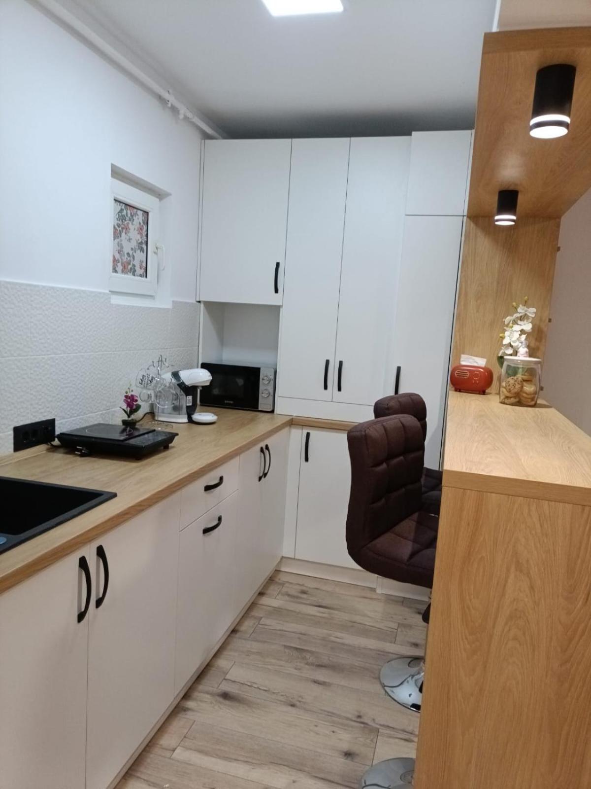 Train Station Apartment *