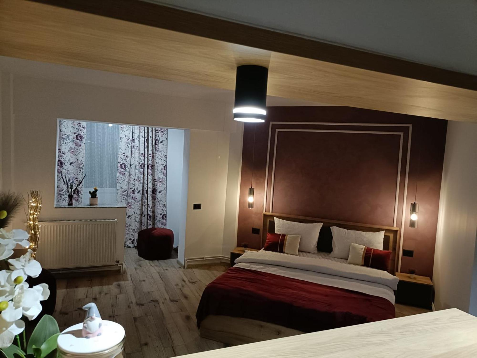 Train Station Apartment *